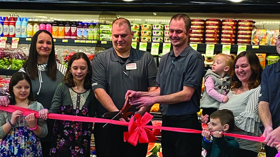 Fareway ribbon cutting